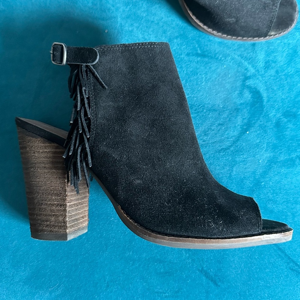 Lucky Brand Lantau Black Suede Fringe Heels - Size 8. - Picture 4 of 6